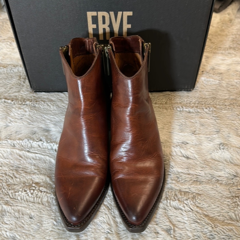 Frye Boots - size 7M - Hardly Worn